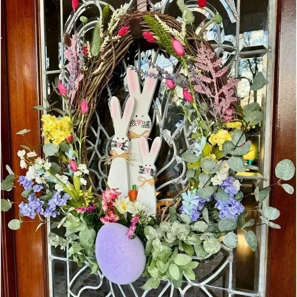 Grapevine Oval wreath with Easter Bunny Family - Picture 3 of 5